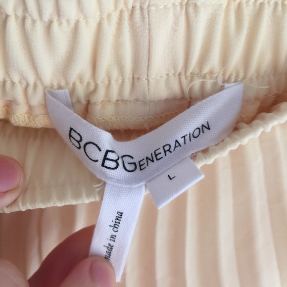 Bcbgeneration yellow blousy shorts - Picture 2 of 4